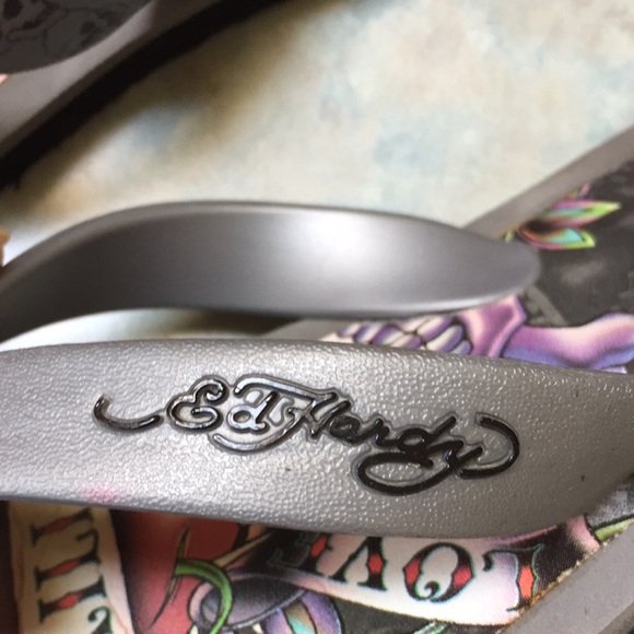 Ed Hardy flip flops ( sz 5/6) - Picture 11 of 13